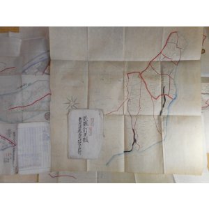 画像: （肉筆彩色地図＋古文書）　新潟県南魚沼郡三用村　地図11枚＋地図訂正願、誤謬訂正願　冊子各1冊
